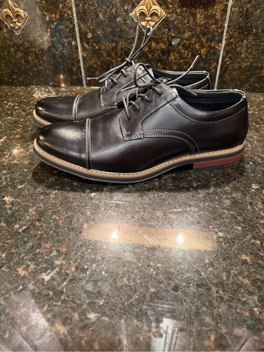 Nunn Bush Black Leather Cap-Toe Derby with Contrasting Sole